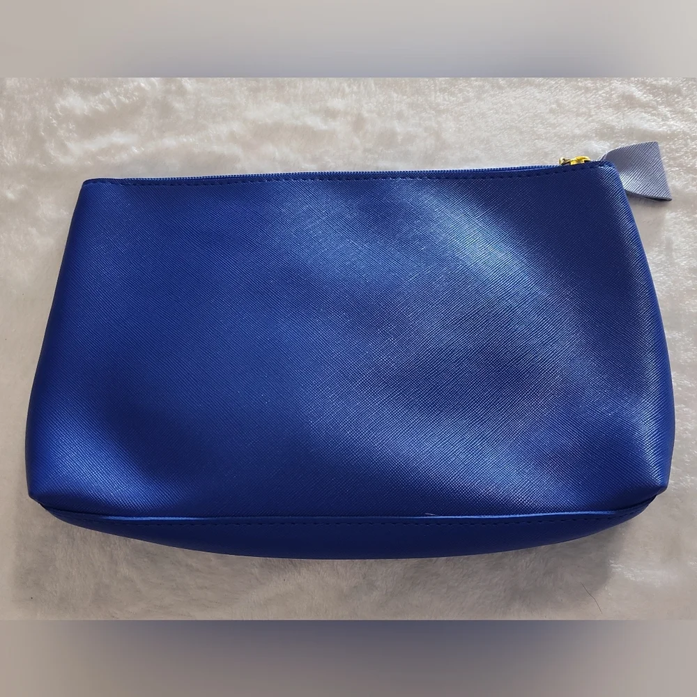 Elizabeth Arden Blue and Silver Clutch - Picture 6 of 12